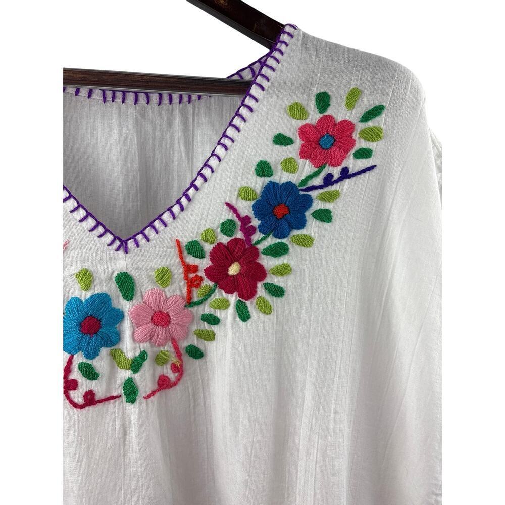 Women’s Handmade 2XL White Short Sleeve Blouse w/ Multicolored Floral Embroidery - Picture 4 of 4